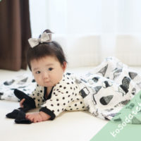ズリバイをする赤ちゃん